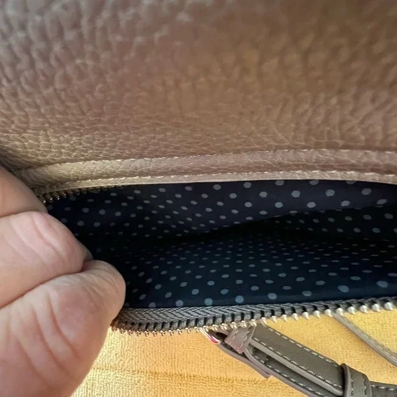 Nico & Olive Crossbody Bag - Picture 5 of 9